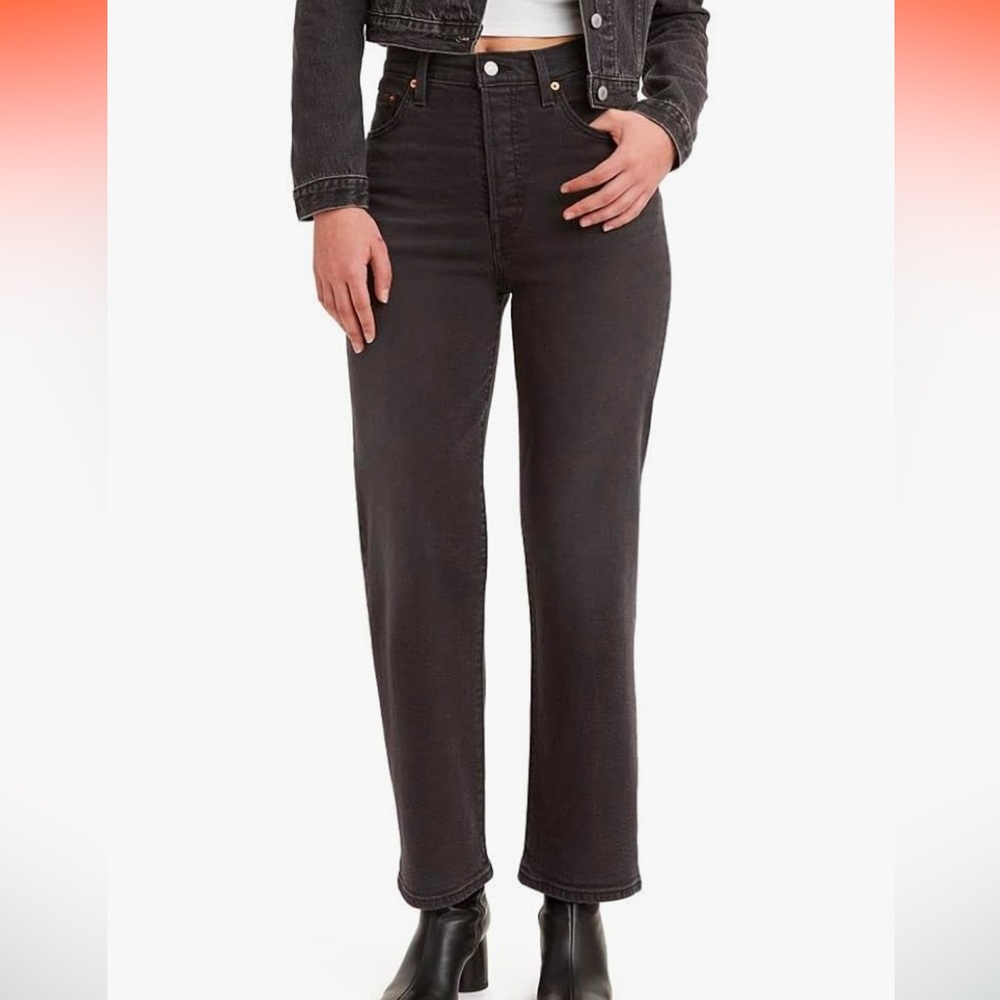 Levi’s ribcage straight ankle button fly size 28